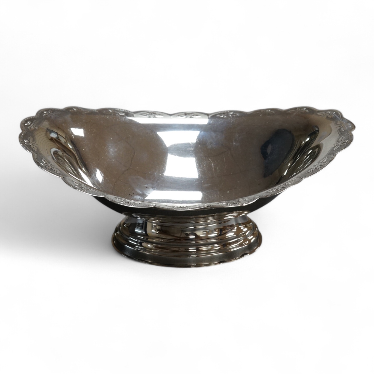 An Elizabeth II silver boat shaped pedestal dish, with cusped border, Barker Brothers Silver Ltd, Birmingham, 1971, length 15.9cm, 4.6oz.